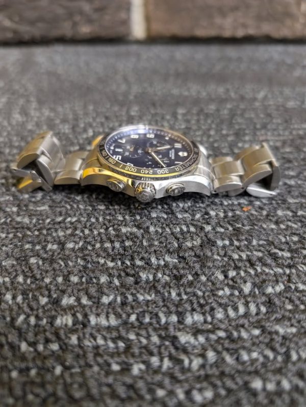 MENS SILVER AND BLUE VICTORNOX WATCH - LG20146 - Image 8