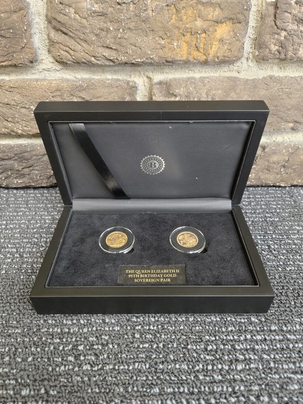 The Queen Elizabeth 95th Birthday Gold Sovereign Pair - 24314 - Image 2
