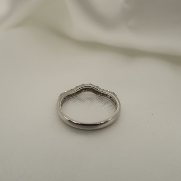 18ct White Gold Petite Diamond Band Hl1669 - Image 3