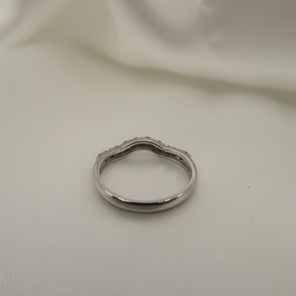 18ct White Gold Petite Diamond Band Hl1669 - Image 8