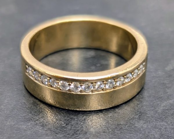 Unisex 9ct Yellow Gold Diamond Wedding / Anniversary Ring - LG165 - Image 6