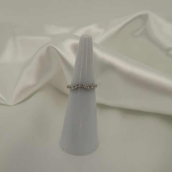 18ct White Gold Petite Diamond Band Hl1669