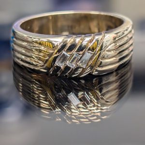 Unisex 9ct Yellow Gold Diamond Ring - LG7817