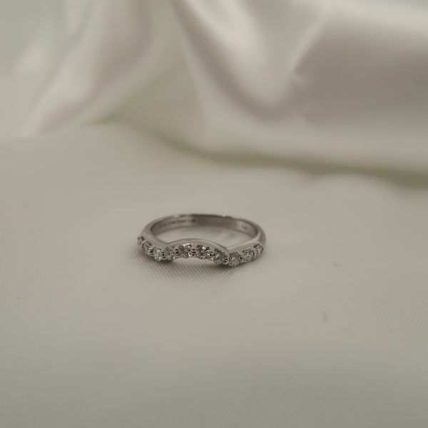 18ct White Gold Petite Diamond Band Hl1669 - Image 5