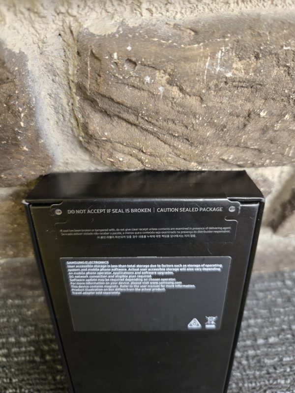 Samsung Galaxy Z Flip6 (256GB) - 24665 - Image 3