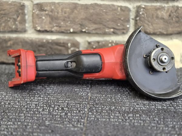MILWAUKEE GRINDER - LG24106 - Image 10