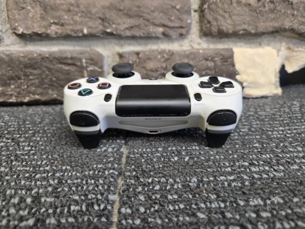 PLAYSTATION 4 WITH ANIME SKIN - LG24299 - Image 7
