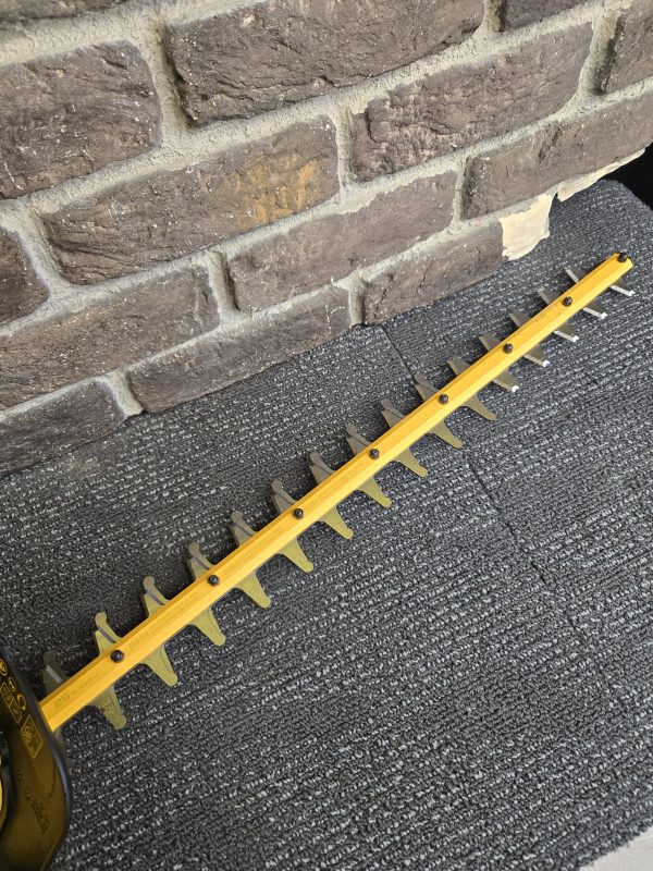 DeWALT 54V Hedge Trimmer (Skin only) - 24453 - Image 5