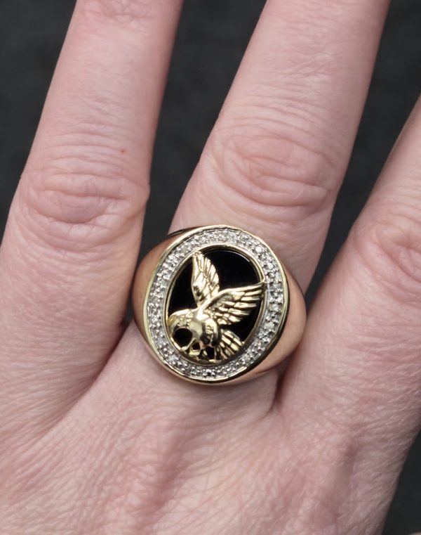 Chunky 9ct Gold Eagle Ring w/ Onyx & Diamond Halo - LG24529 - Image 6