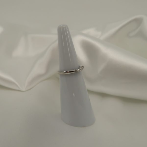 18ct White Gold Petite Diamond Band Hl1669 - Image 7