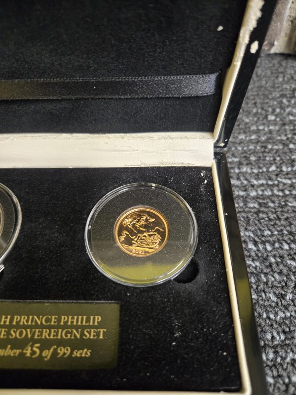 The HRH Prince Philip Tribute Sovereign Set - 24316 - Image 4