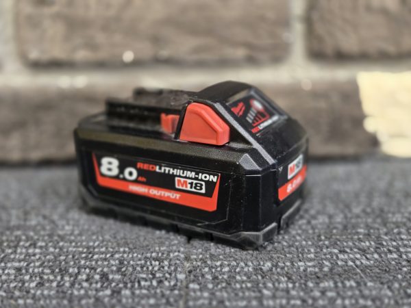 MILWAUKEE BATTERIE 8AH  - LG24107
