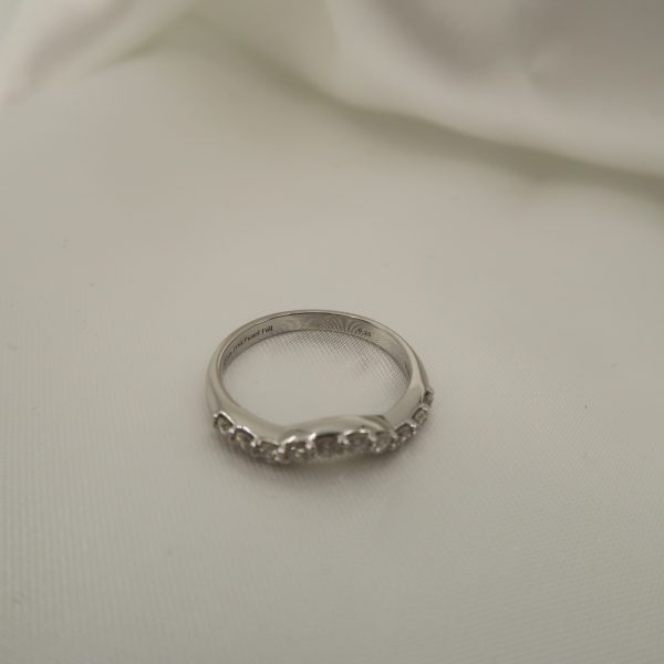 18ct White Gold Petite Diamond Band Hl1669 - Image 9