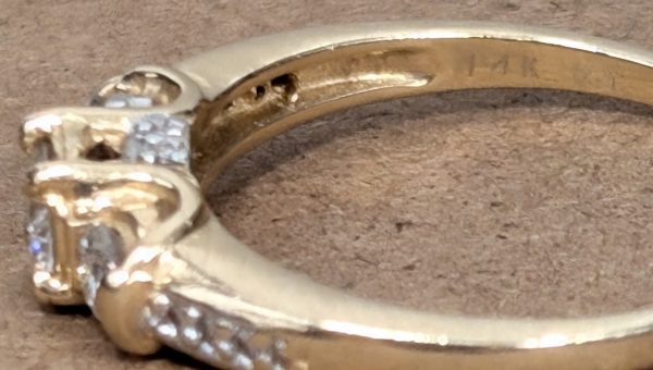 14ct Yellow Gold Diamond Trilogy Engagement Ring - LG25052 - Image 3