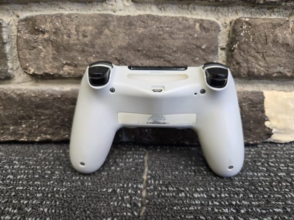 PLAYSTATION 4 WITH ANIME SKIN - LG24299 - Image 6