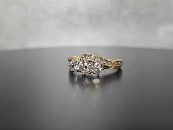 Ladies 18ct Gold Diamond Ring - HL23296