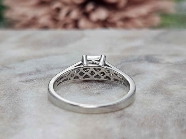 18ct White Gold Ladies Diamond Ring (3.4gms) - HL24366 - Image 4