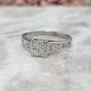 18ct White Gold Ladies Diamond Ring (3.4gms) - HL24366