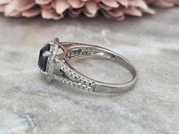Valuated Ladies 14ct White Gold Black Stone and Diamond Ring (2.8gms) - HL17029 - Image 4