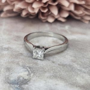 Ladies 18ct White Gold Diamond Solitaire Ring (4.53gms) - HL8023