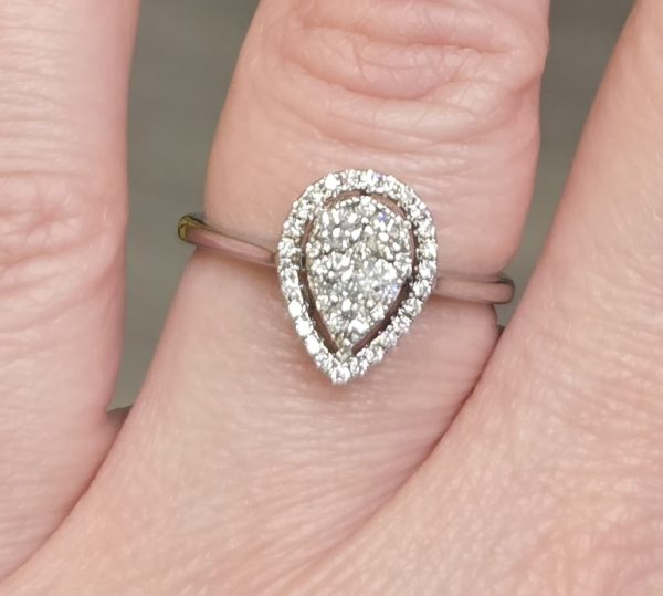 9ct White Gold Pear Shaped Diamond Cluster Engagement Ring – Lg3109 - Image 7