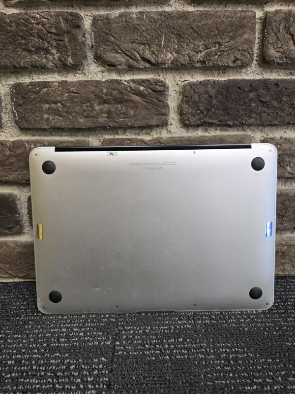 Apple Macbook Air 13" A14666 (2017) - 23815 - Image 7