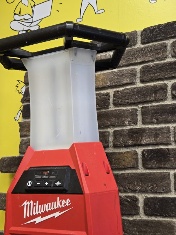 Milwaukee Work Light - LG20886 - Image 4