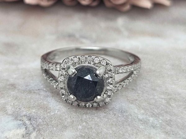 Valuated Ladies 14ct White Gold Black Stone and Diamond Ring (2.8gms) - HL17029 - Image 6