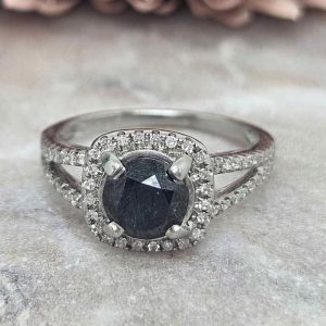 Valuated Ladies 14ct White Gold Black Stone and Diamond Ring (2.8gms) - HL17029