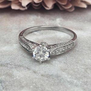 Valuated Ladies 18ct White Gold Diamond Ring – Hl7886