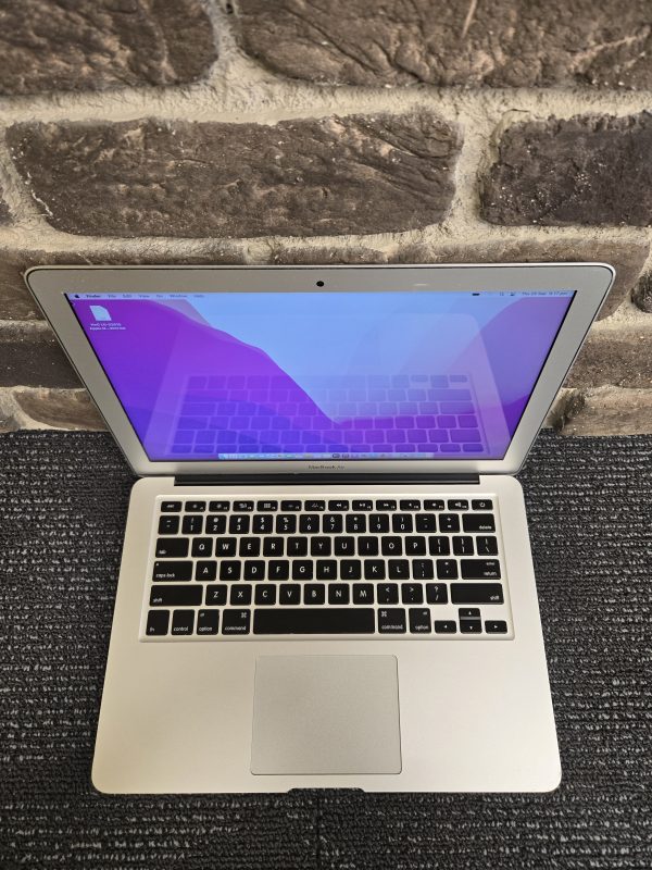 Apple Macbook Air 13" A14666 (2017) - 23815 - Image 3