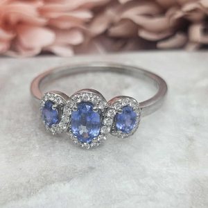 Ladies 14ct White Gold Sapphire and Diamond Ring (3.51gms) with Valuation - HL15628