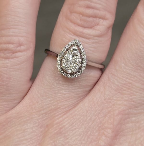 9ct White Gold Pear Shaped Diamond Cluster Engagement Ring – Lg3109 - Image 14