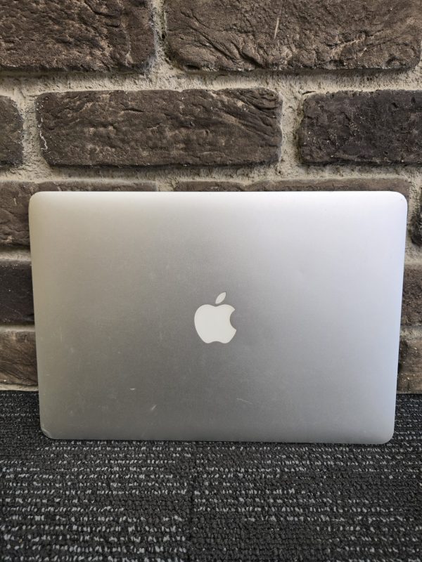 Apple Macbook Air 13" A14666 (2017) - 23815 - Image 15