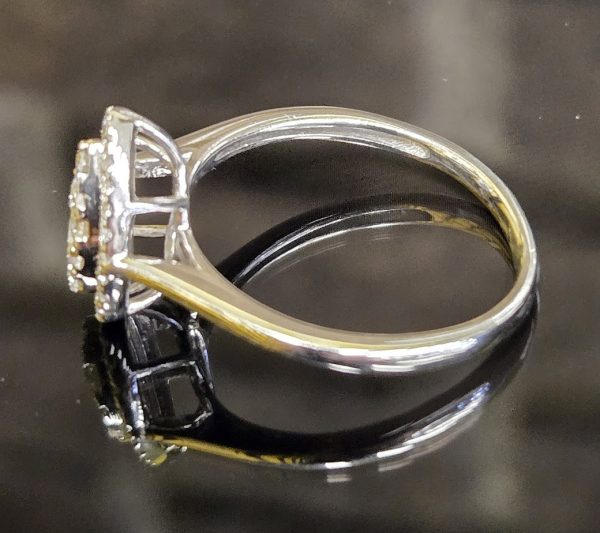 9ct White Gold Pear Shaped Diamond Cluster Engagement Ring – Lg3109 - Image 16