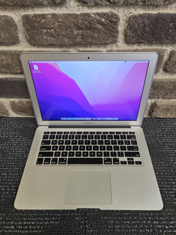 Apple Macbook Air 13" A14666 (2017) - 23815 - Image 2