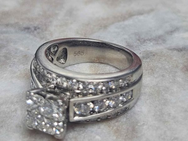 Valuated 14ct White Gold Diamond (TDW 2.7ct) Ring (11.27gm) - HL16169 - Image 5