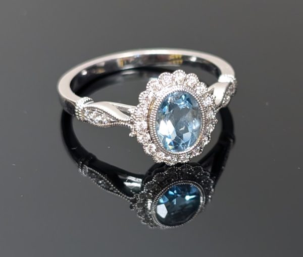 Vintage 9ct White Gold Aquamarine & Diamond Halo Ring - LG25955 - Image 9