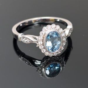 Vintage 9ct White Gold Aquamarine & Diamond Halo Ring - LG25955