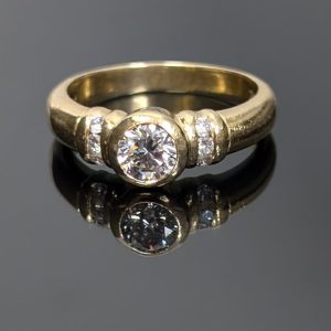 18ct Yellow Gold Bezel Set Diamond Ring - LG172