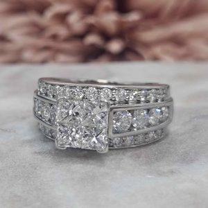 Valuated 14ct White Gold Diamond (TDW 2.7ct) Ring (11.27gm) - HL16169