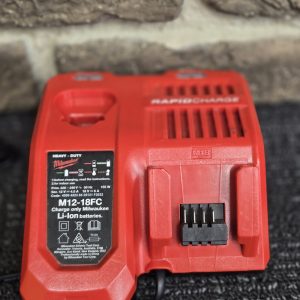 Milwaukee Charger - LG26572