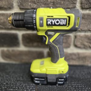 RYOBI DRILL AND 4AH BATTERY COMBO - LG2733