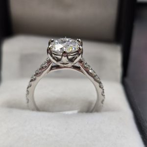 14CT WHITE GOLD RING - lg19474