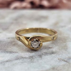 Ladies 9ct Diamond Curved Band Ring (2.3gms) - HL21669