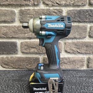 Makita Impact Wrench and Battery (DTW300) - LG29601