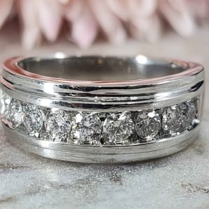 Valuated Mens 10ct White Gold Diamond Ring - HL29194