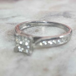 Ladies 9ct White Gold Diamond Square Ring (2.5gm) - HL16826