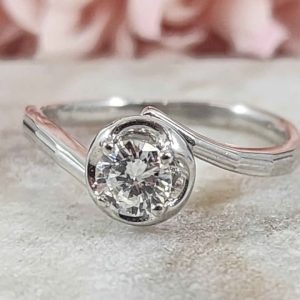 Valuated Ladies 18ct White Gold Ring - HL23151