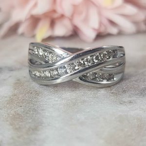 Ladies 9ct White Gold Diamond Wavy Band Ring (4.82gms) - HL14627